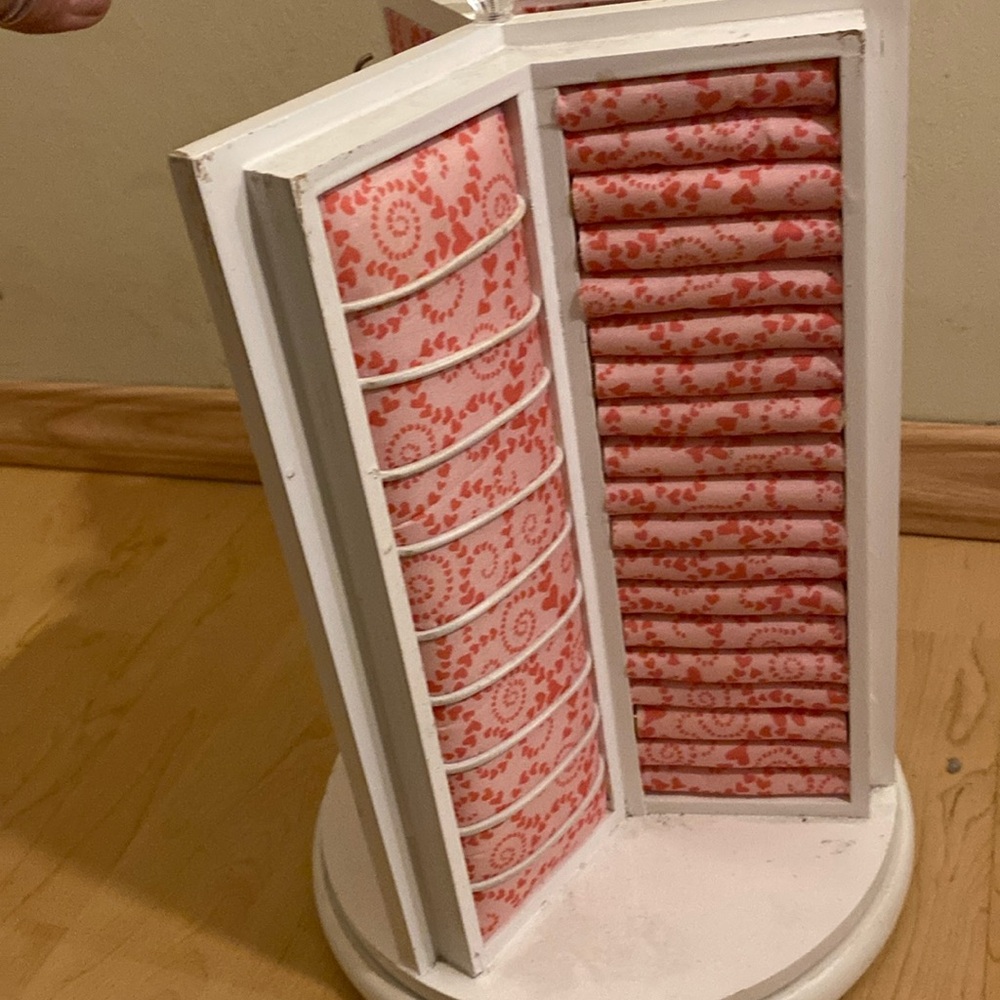 Carousel jewelry holder  off white with pink lining holds lots of jewelry